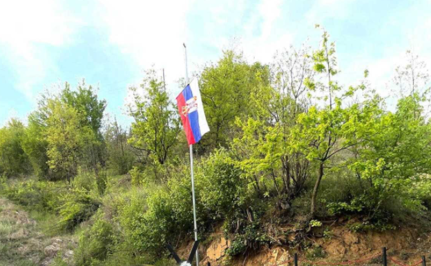 Largimi i flamurit nga lapidari, Mustafa: Akt i papranueshëm