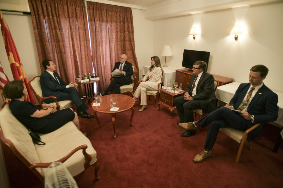 Kurti takon përfaqësuesit e lartë të ShBA-së, Reeker dhe Palmer