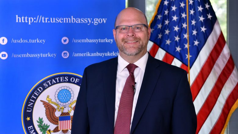 Presidenti Biden nominon Jeffrey M. Hovenier për ambasador në Kosovë