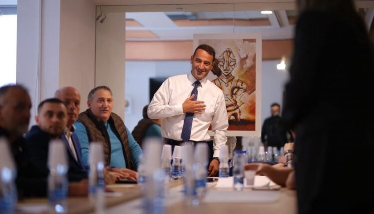 Haradinaj in a meeting with activists: Pristina needs bold and