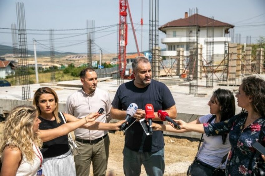 Ahmeti inspects the works of QMF Veternik, the citizen calls him "criminal of the urban plan"