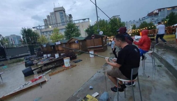 After the rain, this is what the citizens do in