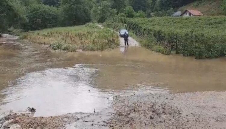 ALARMING PICTURES FROM THE SURROUNDINGS OF IVANJICA! Torrential streams completely