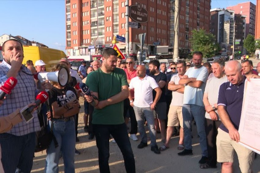 Residents of "Muharrem Fejza" street through the protest demand intensification of works