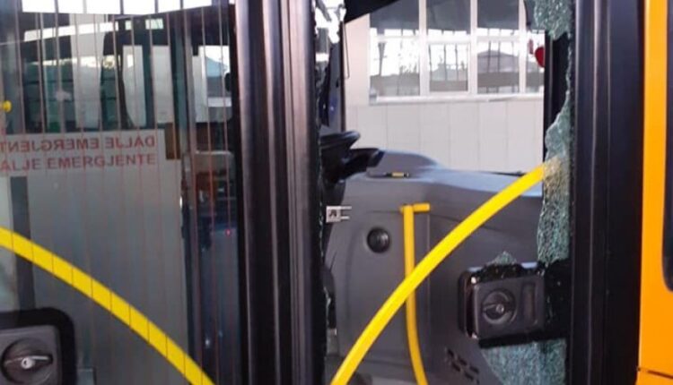 Citizen breaks the window of the Urban Traffic bus as