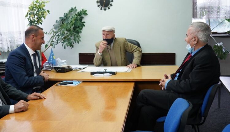 Haradinaj meets with pensioners in Prishtina, promises free medicines and